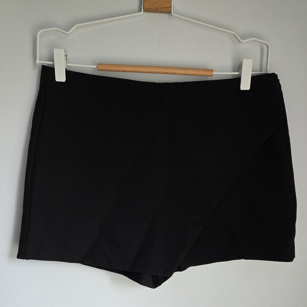 New ZARA Black Skort